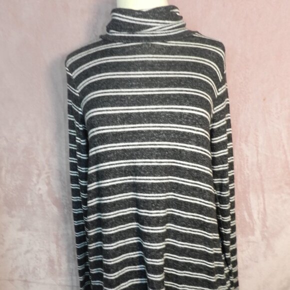 Merona Womens Striped Grey And White Turtle Neck Rayon Sweater Shirt Size Medium - Picture 1 of 6